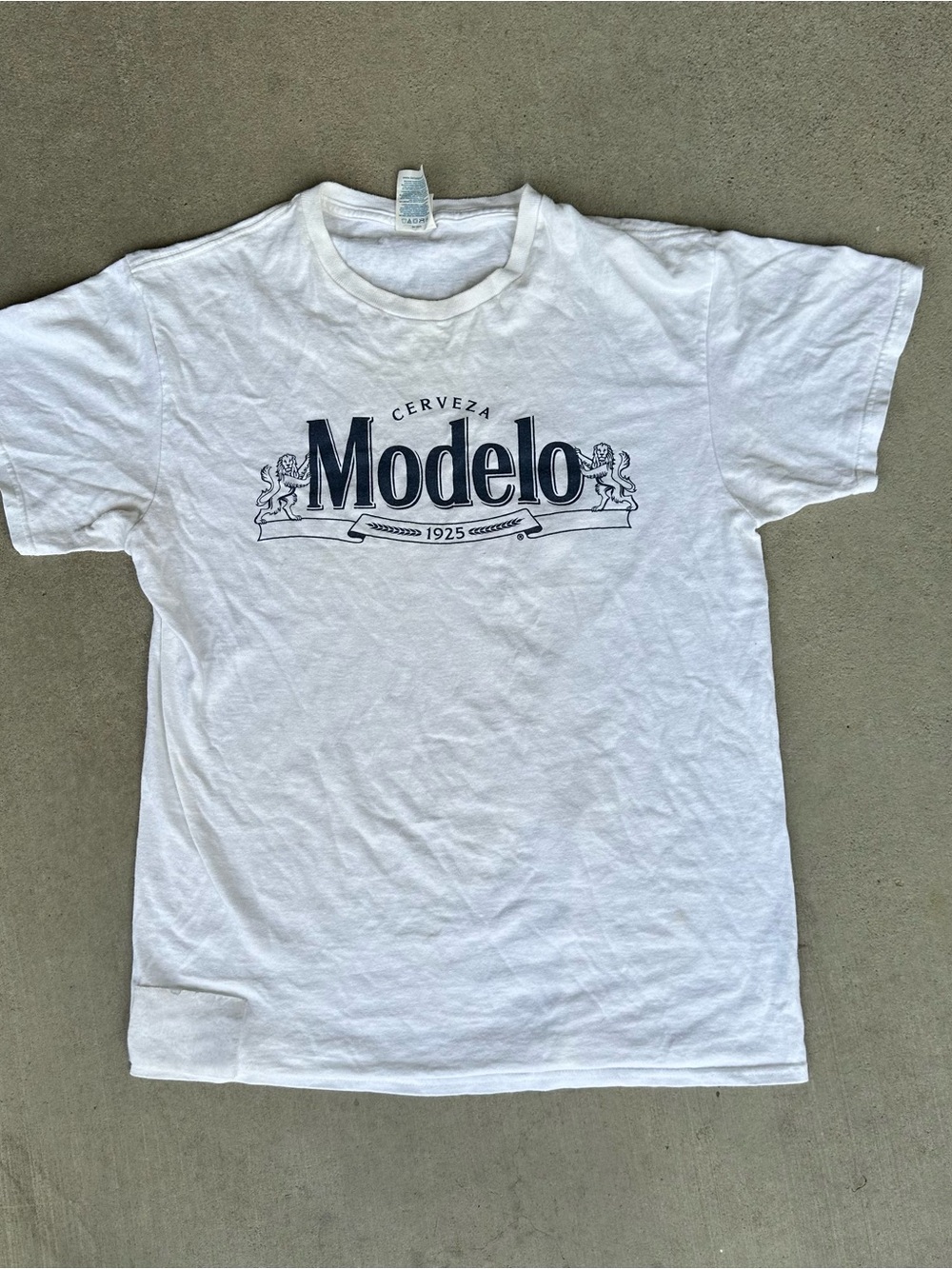 Hanes White Short-Sleeve T-Shirt 2000s Cerveza Modelo Logo Medium